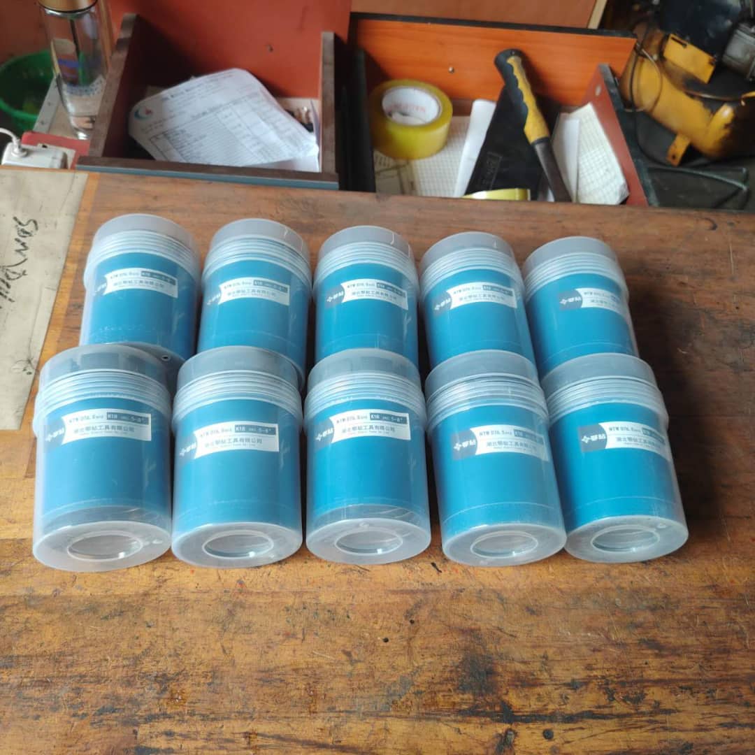 Diamond drill bits