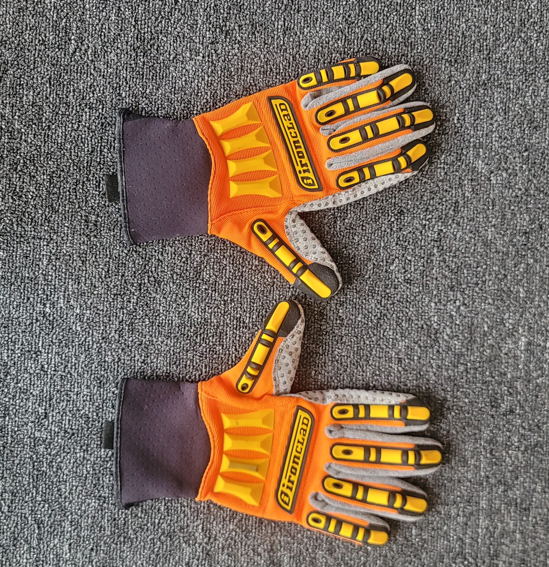 Hand gloves